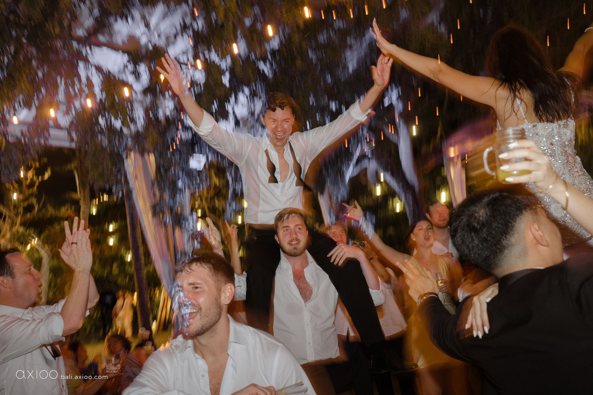 Axioo: In the Spur of the Moment